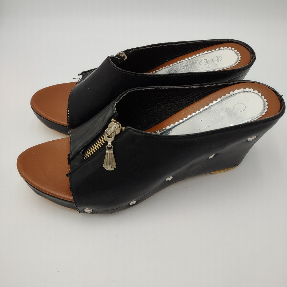 D.F Size 40 Black Leather Mule Shoes